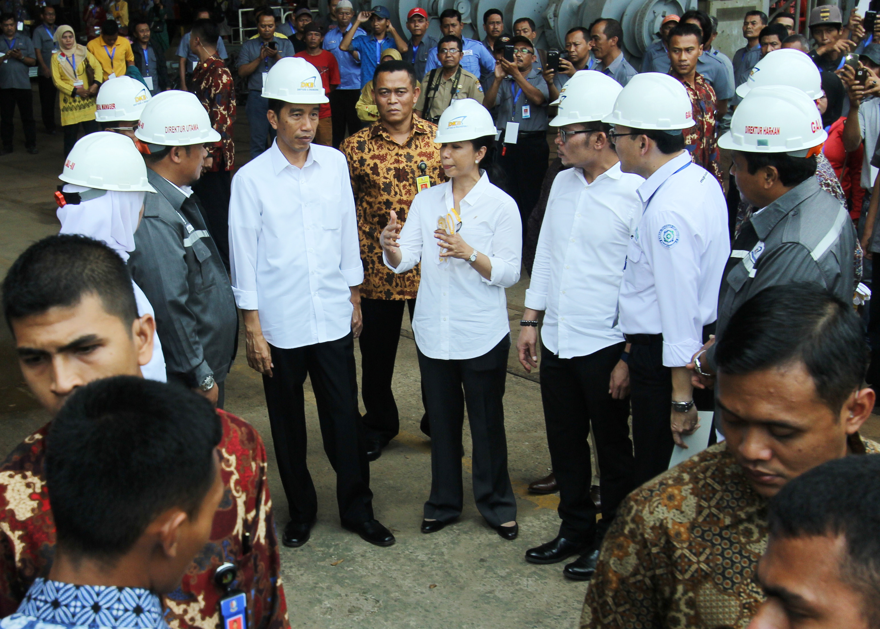 Presiden Jokowi bersama beberapa Menteri dan Dirut Lakukan Peninjauan PT Dok dan Perkapalan Kodja Bahari