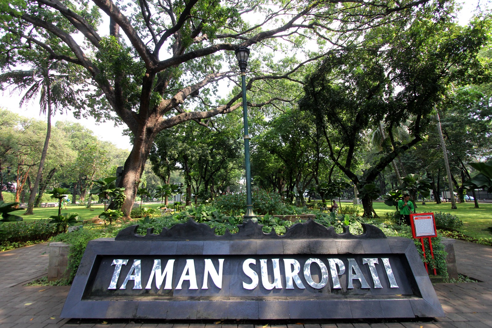 Suropati Park1