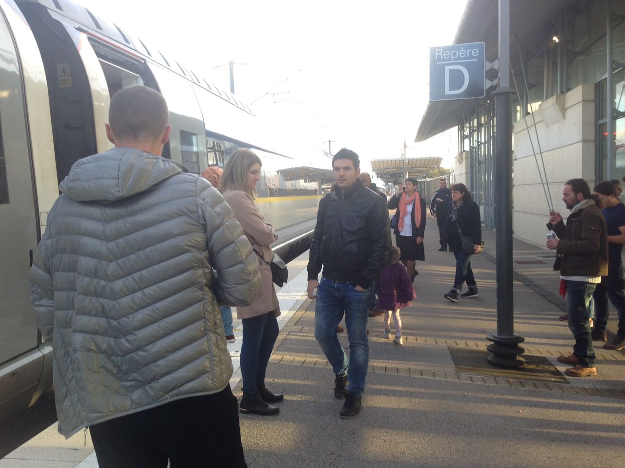 Eurostar Train Mogok Karena Arus Listrik Mati. 18 Oktober 2016 waktu Perancis (Photo: Fanny Sue/ Vibizmedia.com)