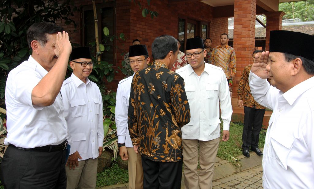 Menteri Bidang Kemaritiman Luhut Binsar Pandjaitan turut mendampingi Presiden Jokowi dalam kunjungannya ke kediaman Prabowo Subianto di Bogor. FOTO : VIBIZMEDIA.COM/RULLY