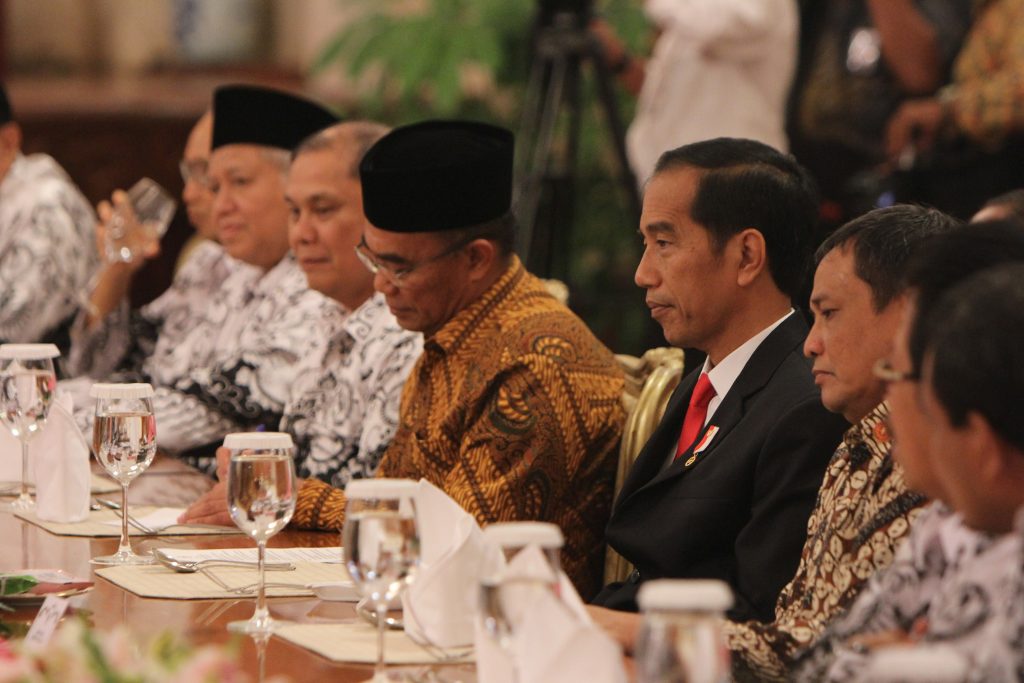 Presiden Joko Widodo makan siang bersama pengurus PGRI se Indonesia di Istana Negara. FOTO : VIBIZMEDIA.COM/RULLY