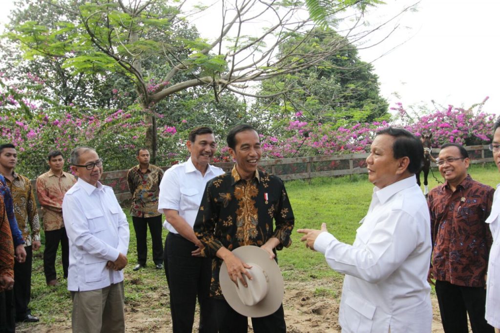 Presiden Joko Widodo mengunjungi kediaman Prabowo Subianto di Bojongkoneng, Bogor dalam upaya kemajuan bangsa. FOTO : VIBIZMEDIA.COM/RULLY