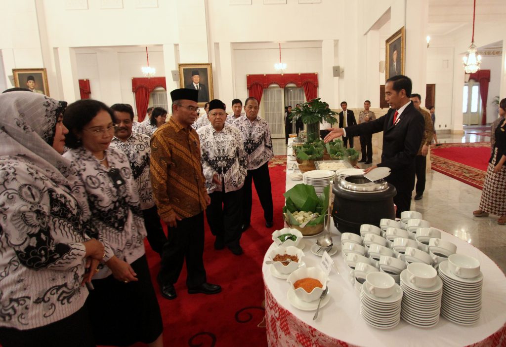 Presiden Jokowi makan siang bersama pengurus PGRI. FOTO : VIBIZMEDIA.COM/RULLY