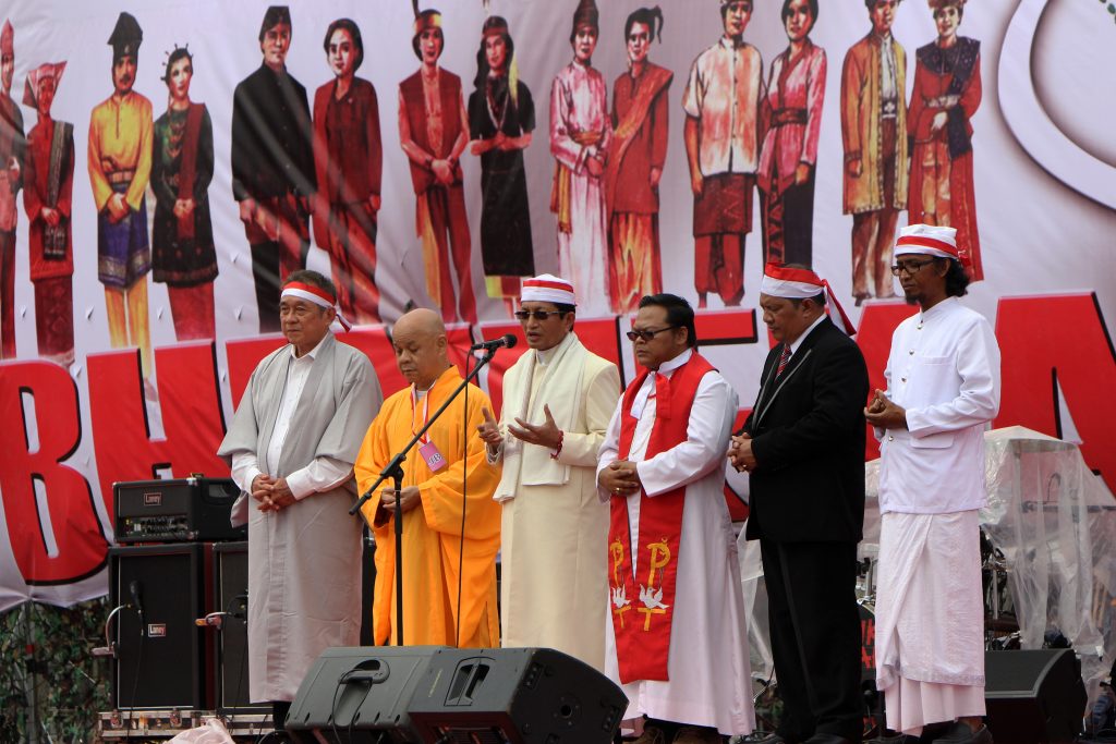 Doa bersama para tokoh agama pada apel bersama Nusantara Bersatu di Monas, Jakarta. FOTO : VIBIZMEDIA.COM/RULLY