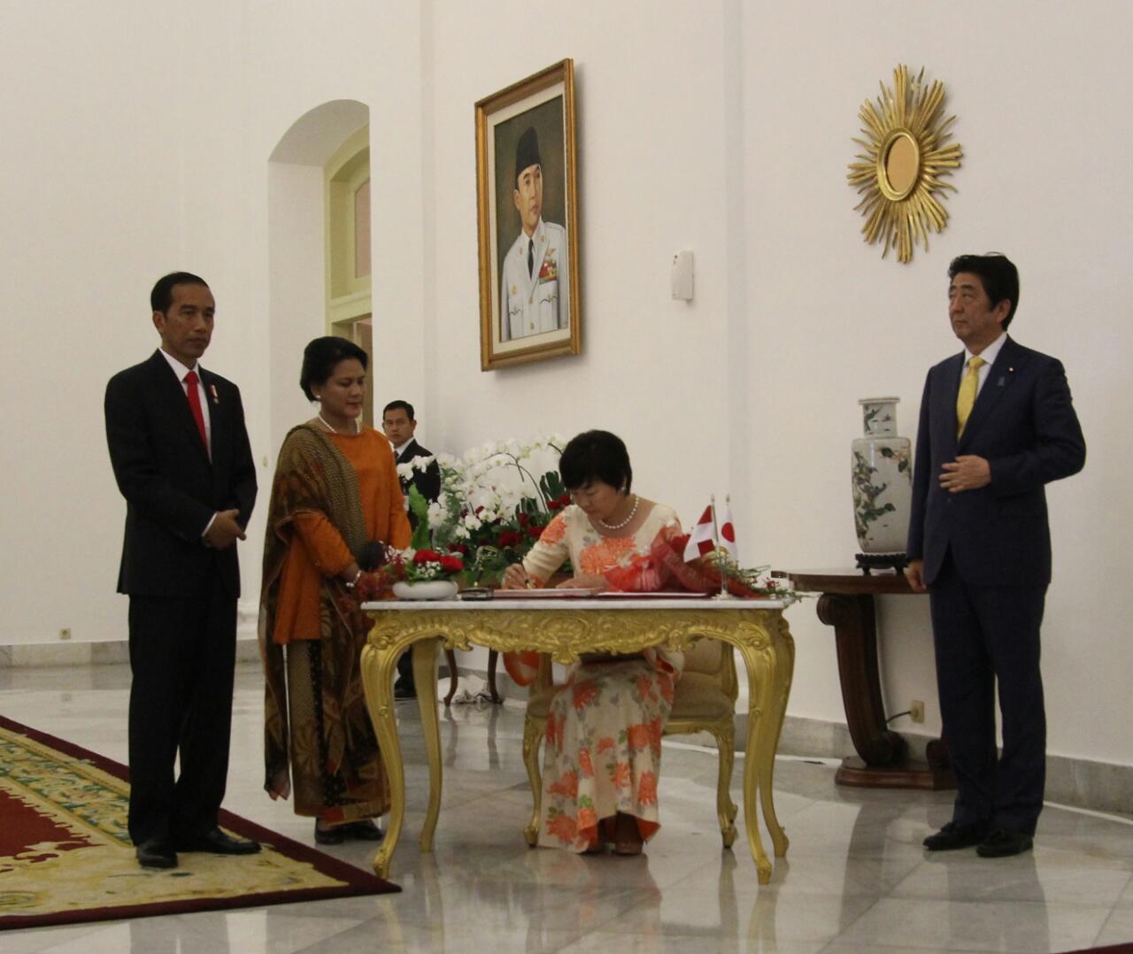 Presiden Joko Widodo bersama Perdana Menteri Jepang, Y.M. Tuan Shinzo Abe di Istana Kepresidenan Bogor, 15 Jan 2017