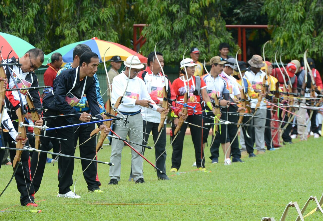 Presiden Joko Widodo mengikuti Kejuaraan Panahan Bogor Terbuka 2017 (Bogor Open Archery Championship 2017). Minggu, 22 Januari 2017,  Photo: Setpres.