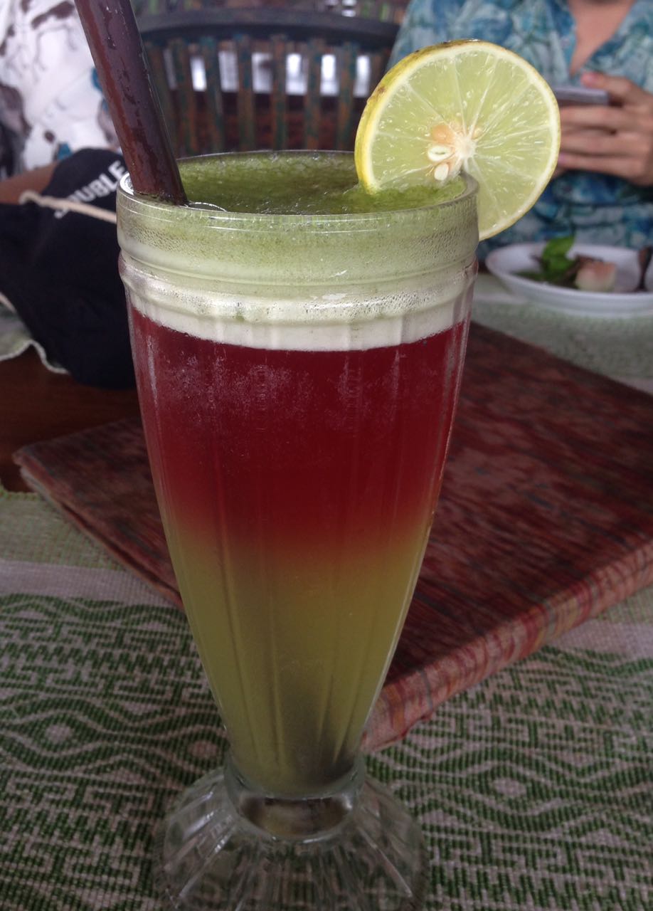 Minuman Paddy Sunset Juice, paduan teh rosella, mint, dan madu, dapat dinikmati di Sari Organik Cafe (Photo: Fanny Sue/ Vibizmedia.com)