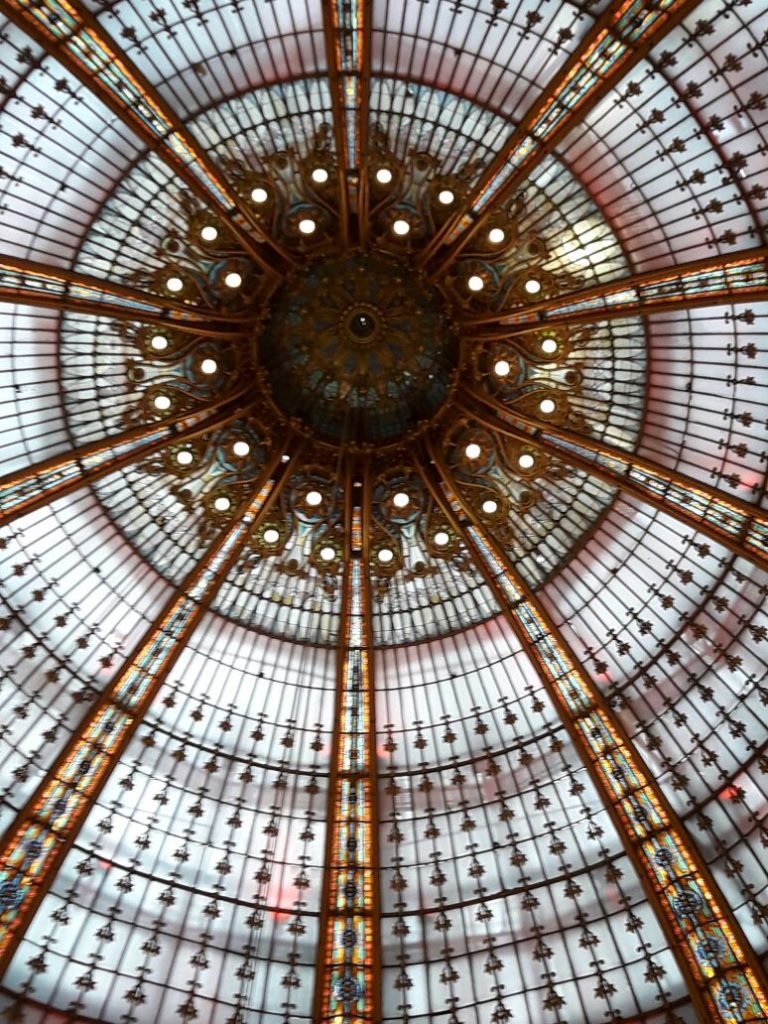 Interior design dari Galeri Lafayette Paris, Perancis, Pusat perbelanjaan fashion di Eropa, March 2017 (Photo: Fanny Sue/ Vibizmedia.com)