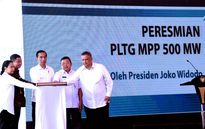 Presiden Joko Widodo meresmikan Pembangkit Listrik Tenaga Gas Mobile Power Plant berkapasitas 500 MW di Kabupaten Mempawah, Provinsi Kalimantan Barat