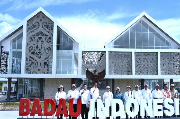 Presiden Joko Widodo meresmikan Pos Lintas Batas Negara Terpadu Nanga Badau, Kabupaten Kapuas Hulu, Kalimantan Barat