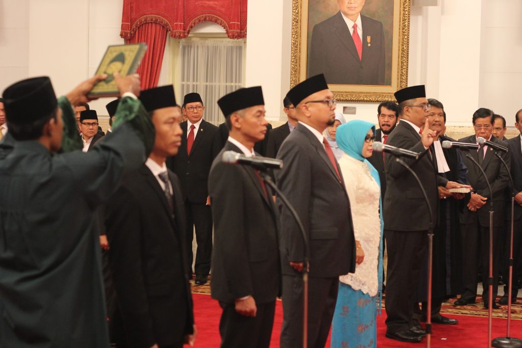 Pengambilan sumpah Anggota KPU dan Bawaslu periode 2017-2022 di Istana Negara. FOTO : VIBIZMEDIA.COM/RULLY