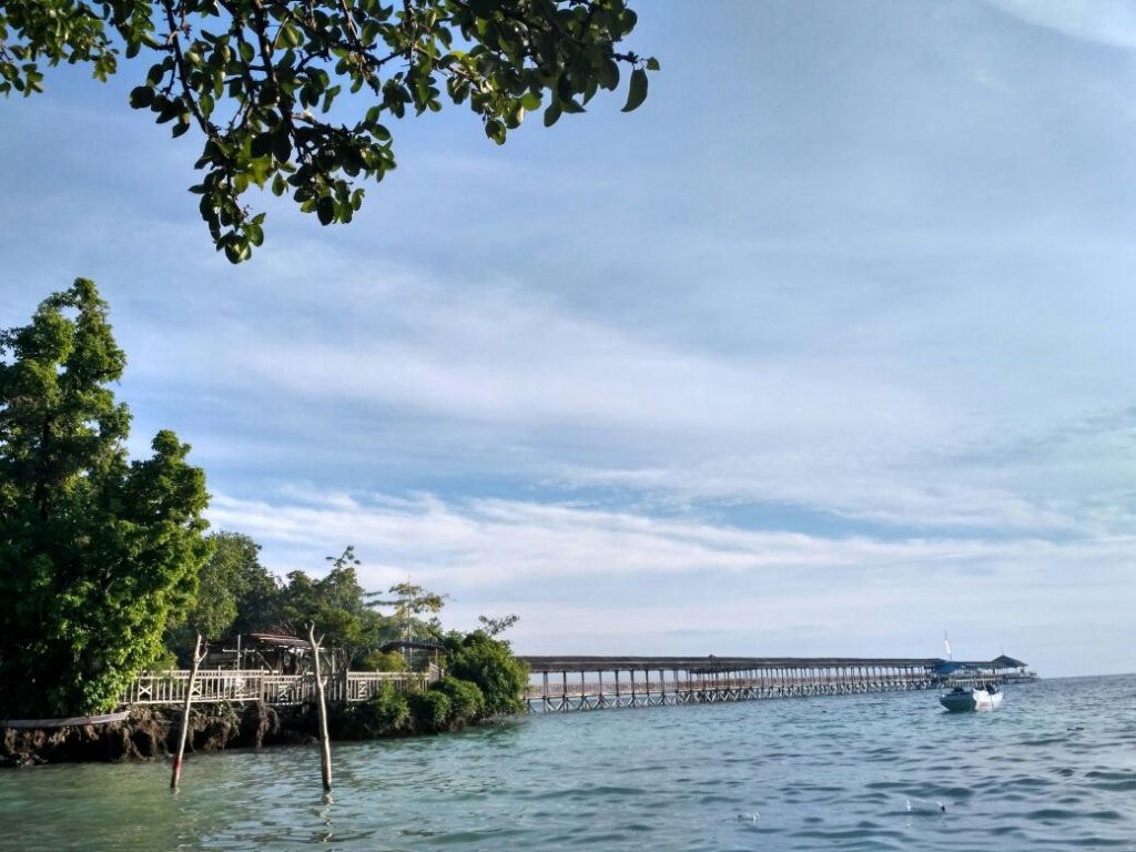 Indahnya Pantai Karampuang Mamuju, Sulbar (Photo: Lenny Maria/ Vibizmedia.com)