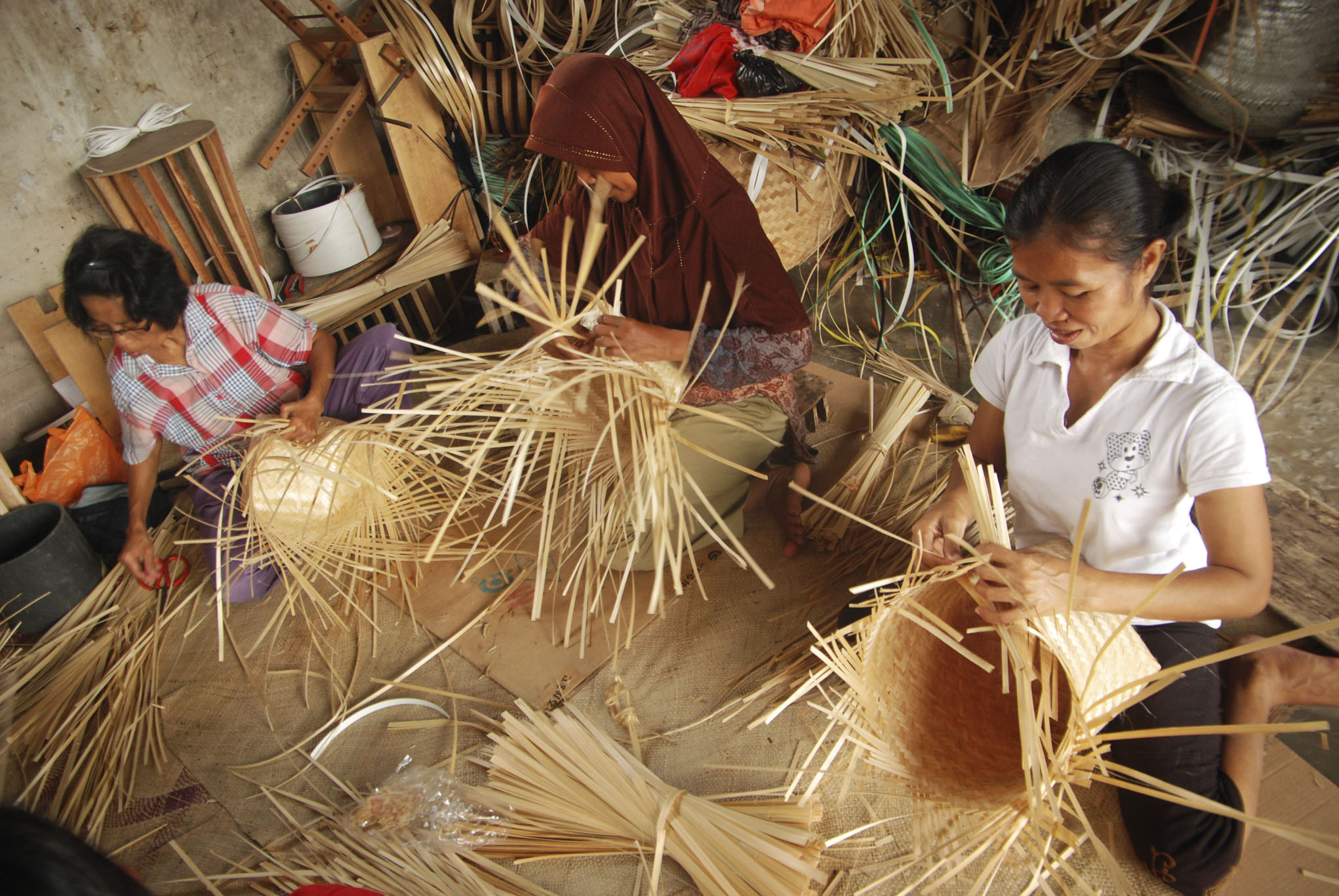 Proses Pembuatan Kerajinan Bambu Anyam - Vibizmedia.com