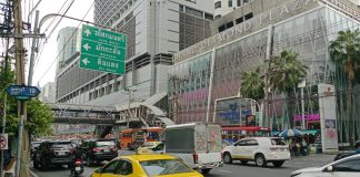 Jalan Tersibuk di Ratchadamri Road Bangkok