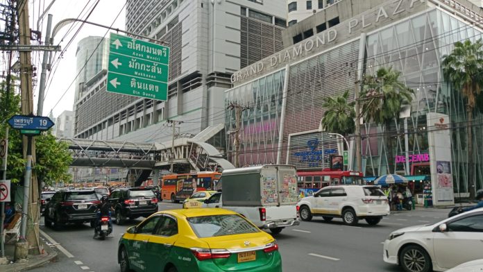 Jalan Tersibuk di Ratchadamri Road Bangkok