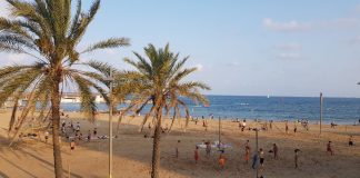 La Barceloneta Pantai Tertua dan di Sukai di Barcelona