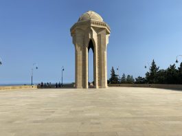 Monumen Api Abadi Jalur Martir Azerbaijan