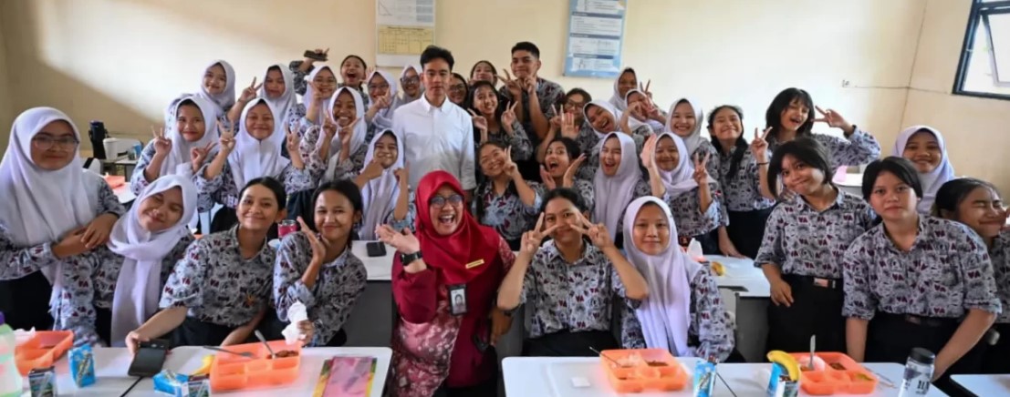 Wapres Gibran Tinjau Makan Siang Gratis Di SMKN 3 Kota Tangerang ...