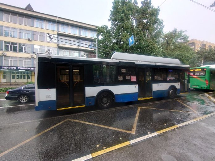 Trolleybus Alat Transportasi di Kota Bishkek Kyrgyzstan