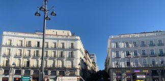 Puerta del Sol Gerbang Matahari di Madrid Spanyol