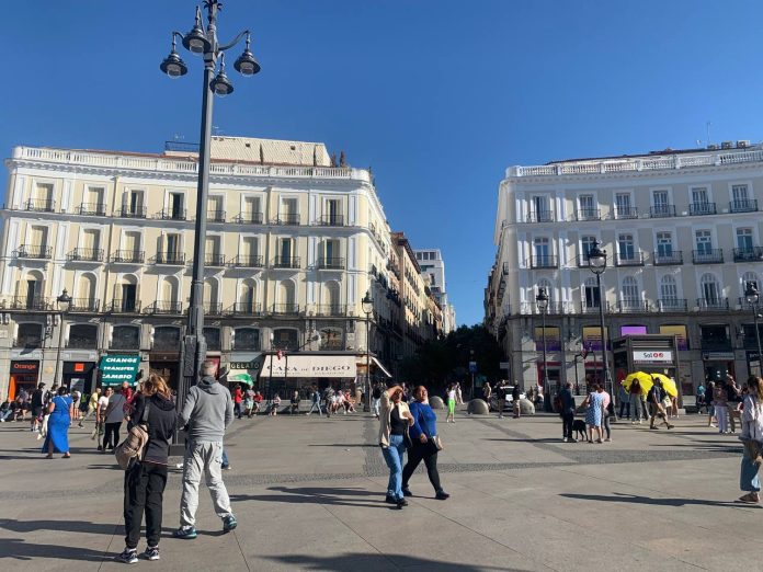 Puerta del Sol Gerbang Matahari di Madrid Spanyol